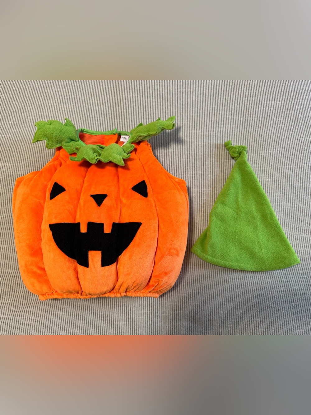 Hallow’s Eve Pumpkin Jack-O'-Lantern Costume with Hat - Size: 12mo. - Like New!